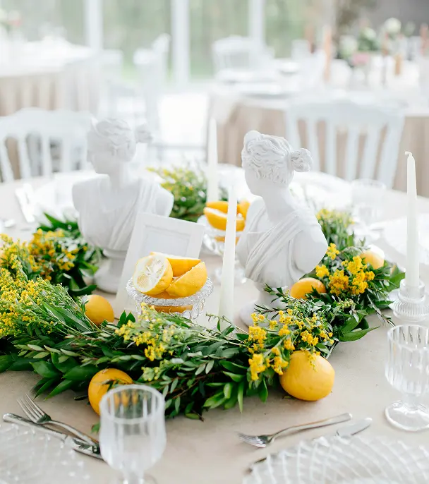 Des ambiances florales qui racontent une histoire pour vos soirées à thèmes